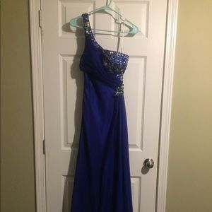 Showtime Collection prom/military ball gown